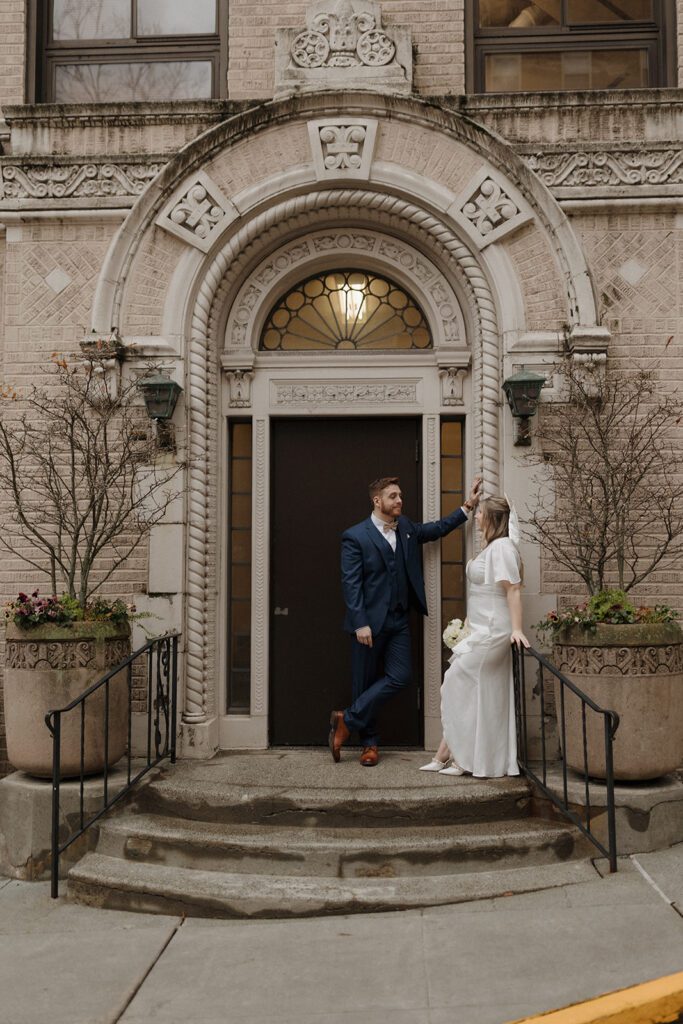 modern bride and groom photos in city