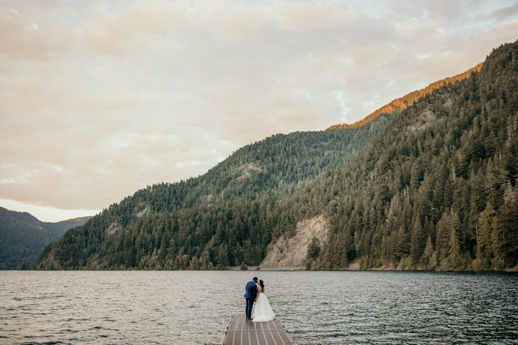 lake-crescent-
olympic-national-park-airbnb-elopement