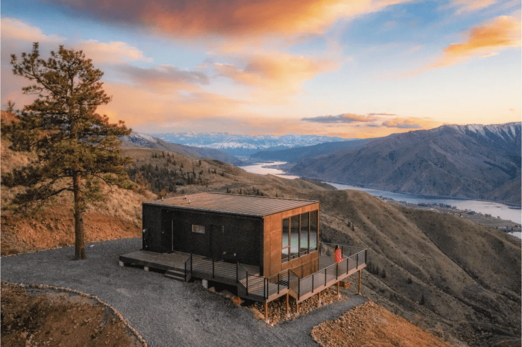modern-cabin-on-mountaintop