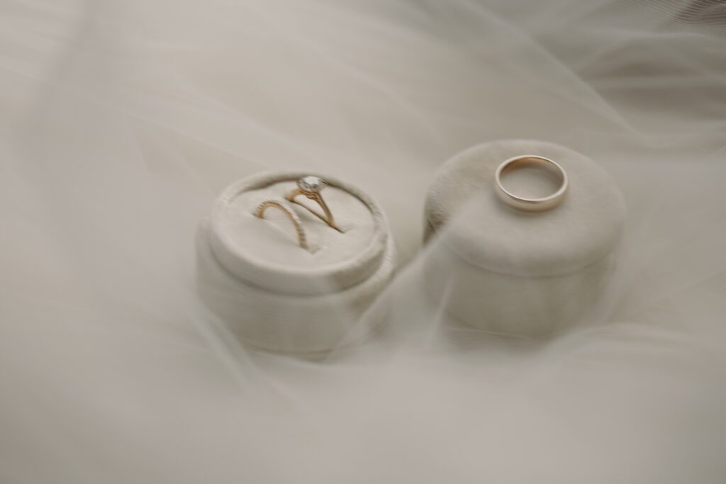 motion-blur-image-of-wedding-rings