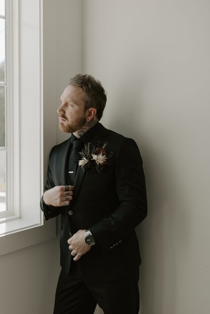 indoor-groom-portrait-by-the-window