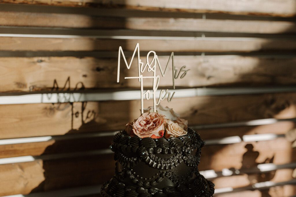 gold-wedding-cake-topper-on-black-vintage-inspired-wedding-cake